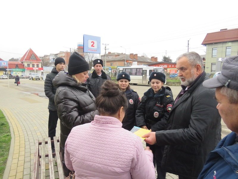 В Усть-Лабинском районе общественники проверили работу нарядов патрульно-постовой службы полиции